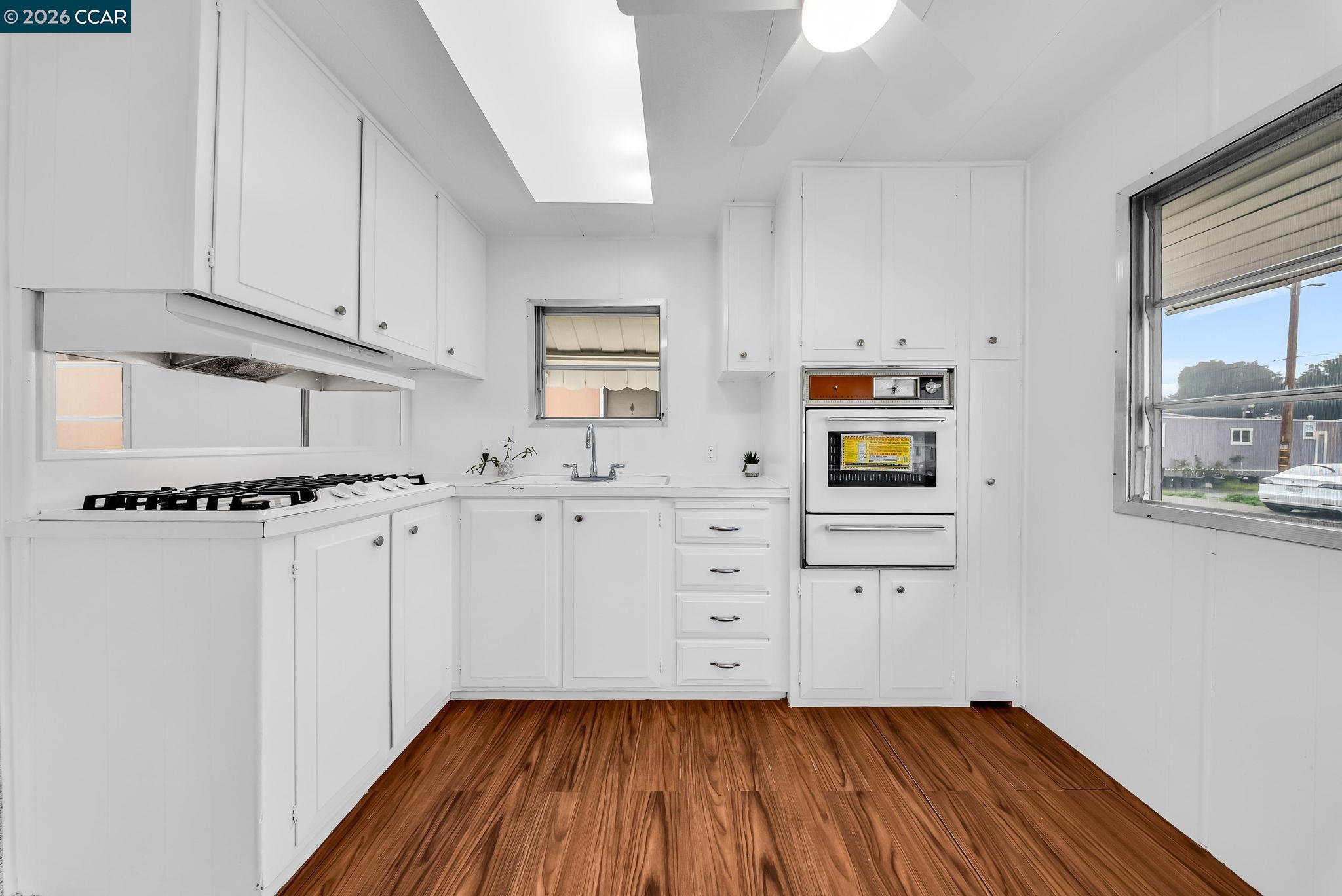 Front Image Thumbnail for CC41120971