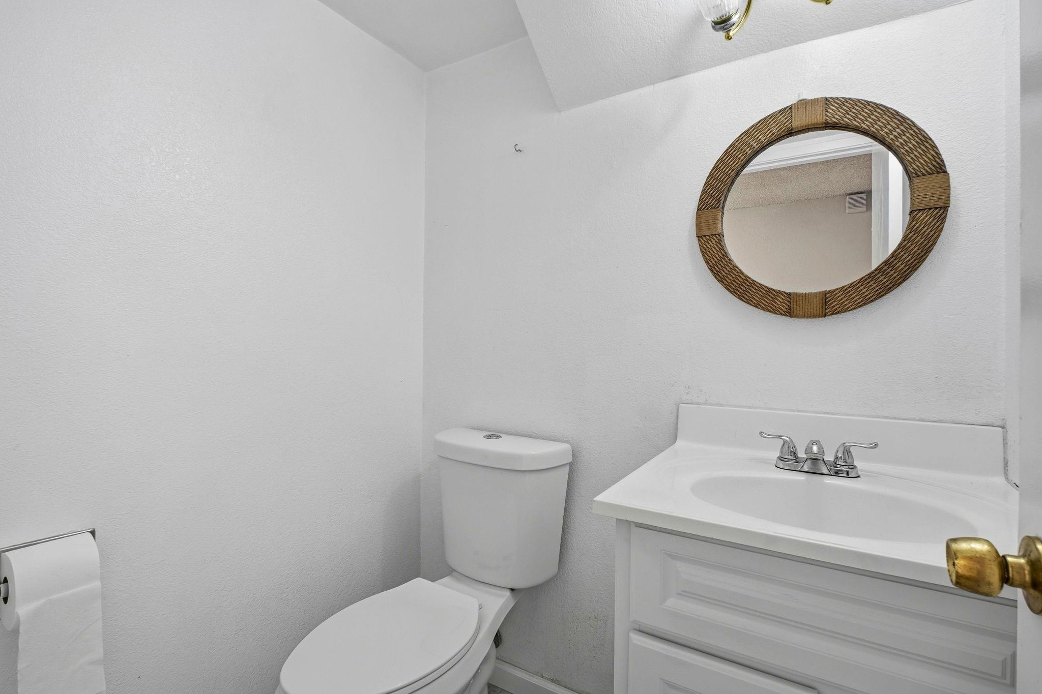 Detail Gallery Image 11 of 28 For 20139 Anita Ave, Castro Valley,  CA 94546 - 3 Beds | 2/1 Baths