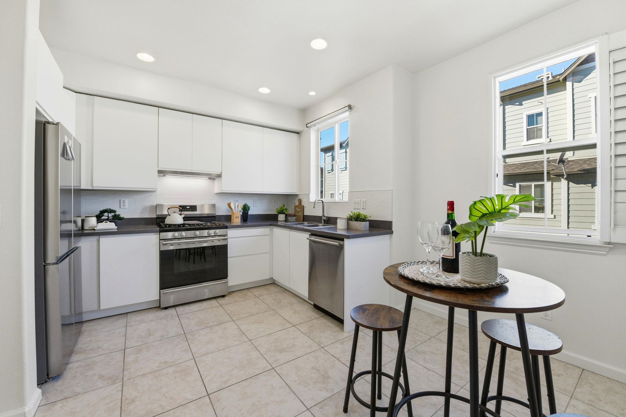 Detail Gallery Image 5 of 32 For 43220 Giovanni Terrace, Fremont,  CA 94539 - 2 Beds | 2/1 Baths