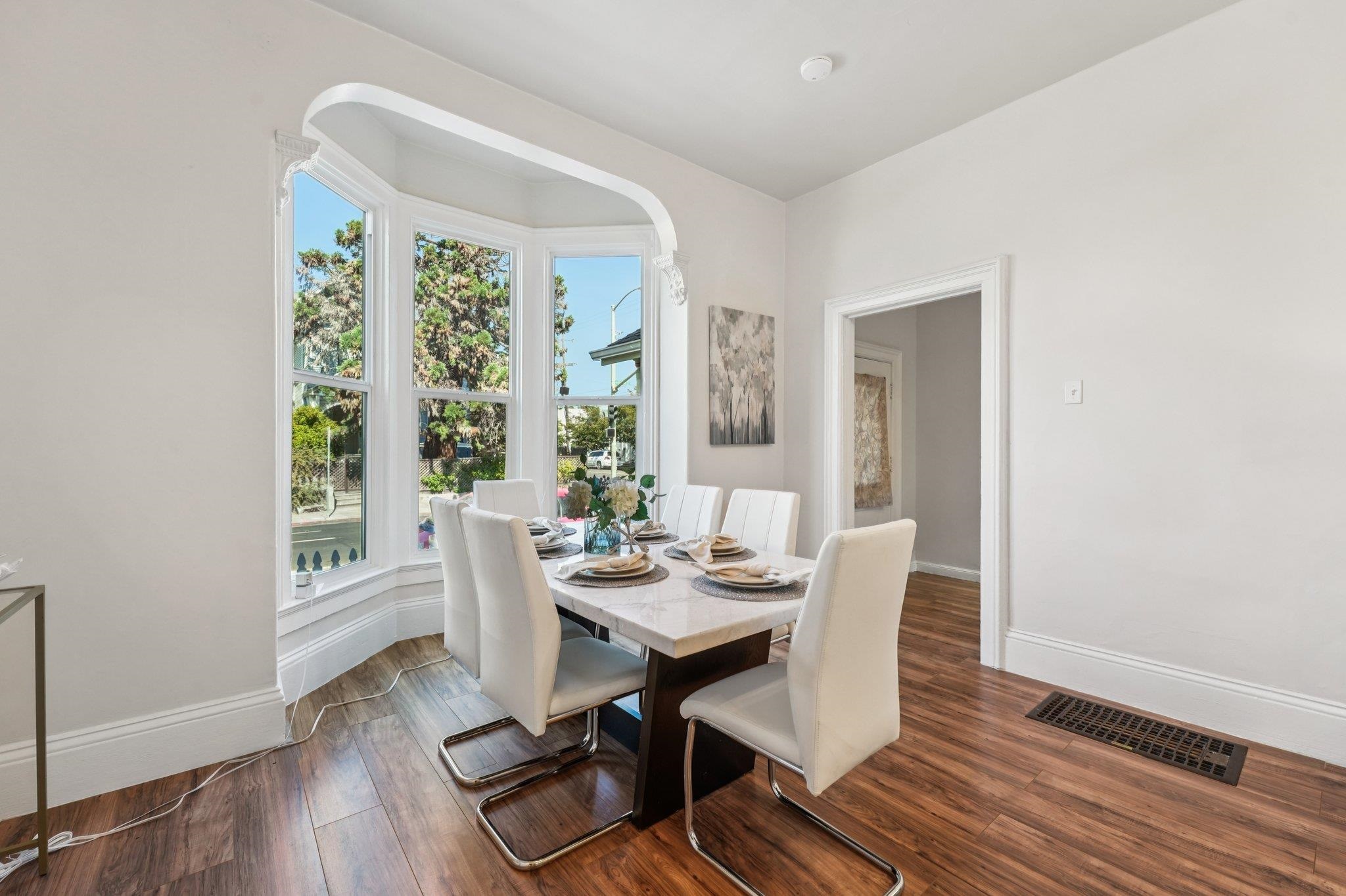 Detail Gallery Image 8 of 31 For 1549 5th Ave, Oakland,  CA 94606 - 4 Beds | 2 Baths