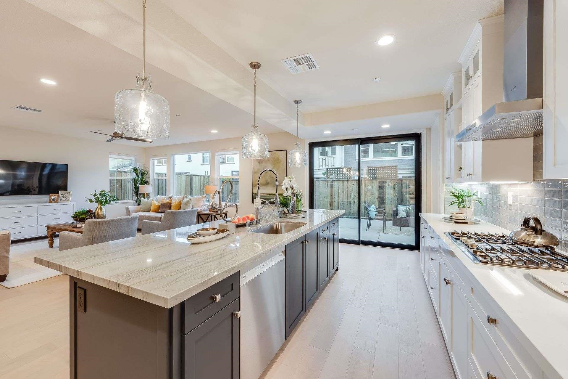 Detail Gallery Image 13 of 44 For 32613 Singh Circle, Union City,  CA 94587 - 4 Beds | 4 Baths