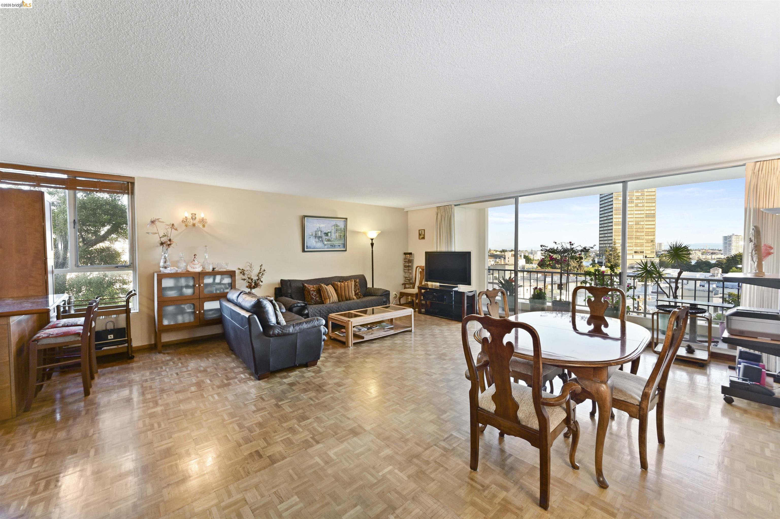 Front Image Thumbnail for EB41121022