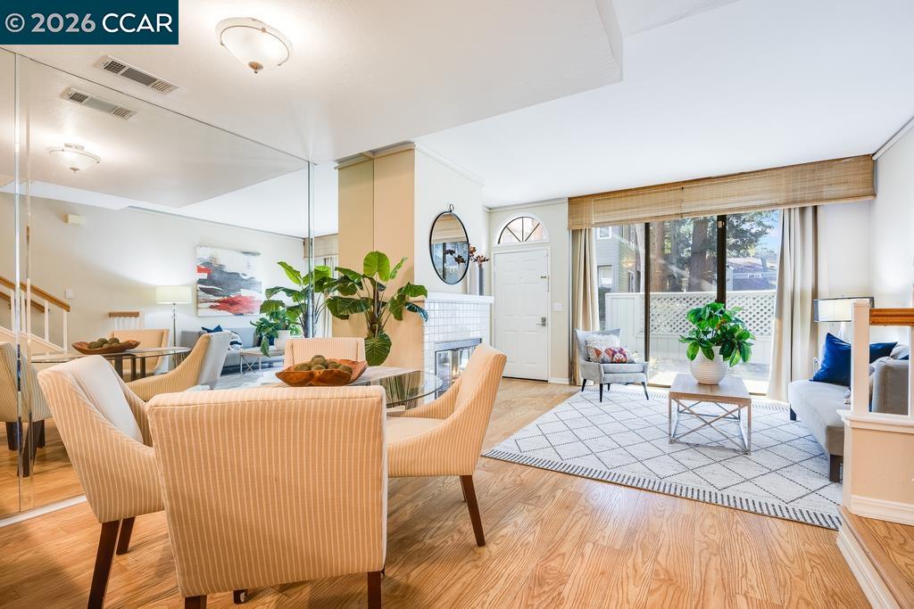 Detail Gallery Image 2 of 38 For 231 Sunspring Ct, Pleasant Hill,  CA 94523 - 2 Beds | 2/1 Baths