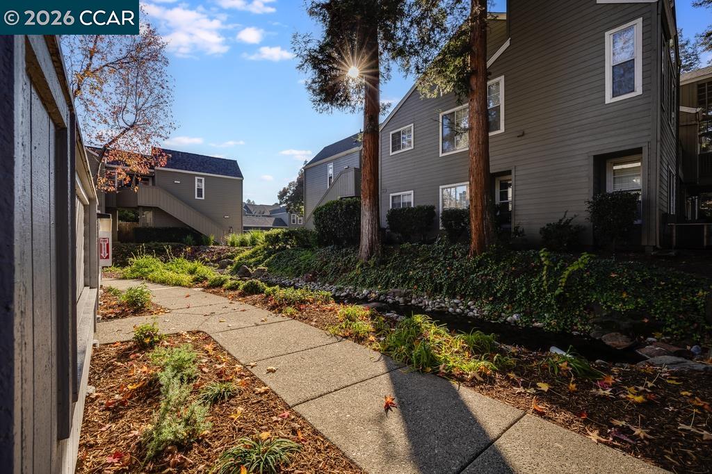 Detail Gallery Image 30 of 38 For 231 Sunspring Ct, Pleasant Hill,  CA 94523 - 2 Beds | 2/1 Baths