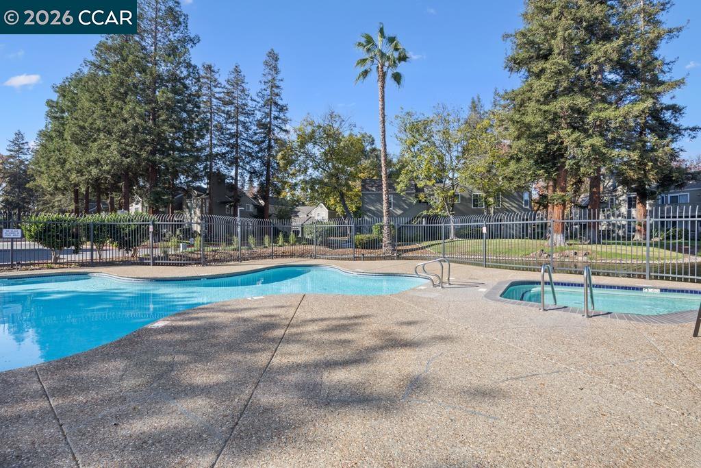 Detail Gallery Image 33 of 38 For 231 Sunspring Ct, Pleasant Hill,  CA 94523 - 2 Beds | 2/1 Baths