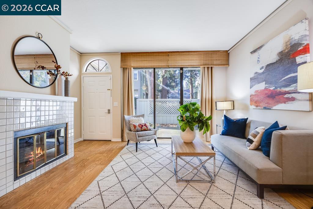 Detail Gallery Image 5 of 38 For 231 Sunspring Ct, Pleasant Hill,  CA 94523 - 2 Beds | 2/1 Baths