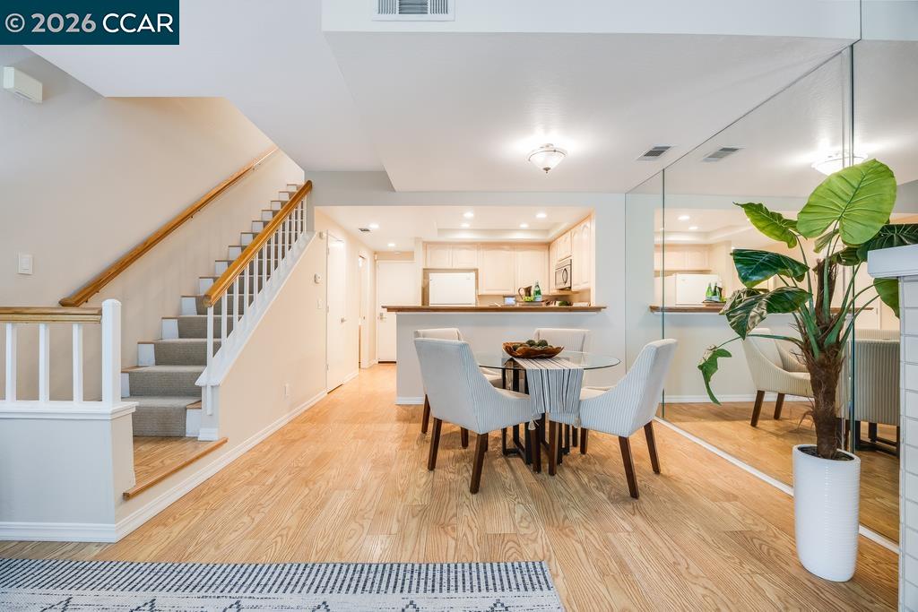 Detail Gallery Image 6 of 38 For 231 Sunspring Ct, Pleasant Hill,  CA 94523 - 2 Beds | 2/1 Baths