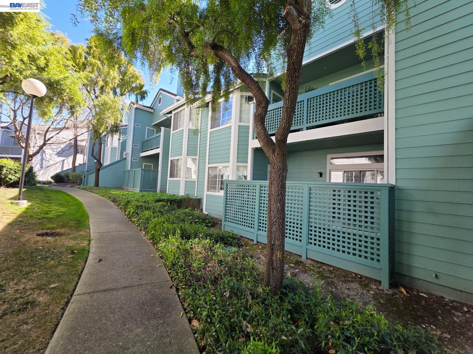 Detail Gallery Image 18 of 21 For 303 Dursey Dr, Pinole,  CA 94564 - 2 Beds | 2 Baths