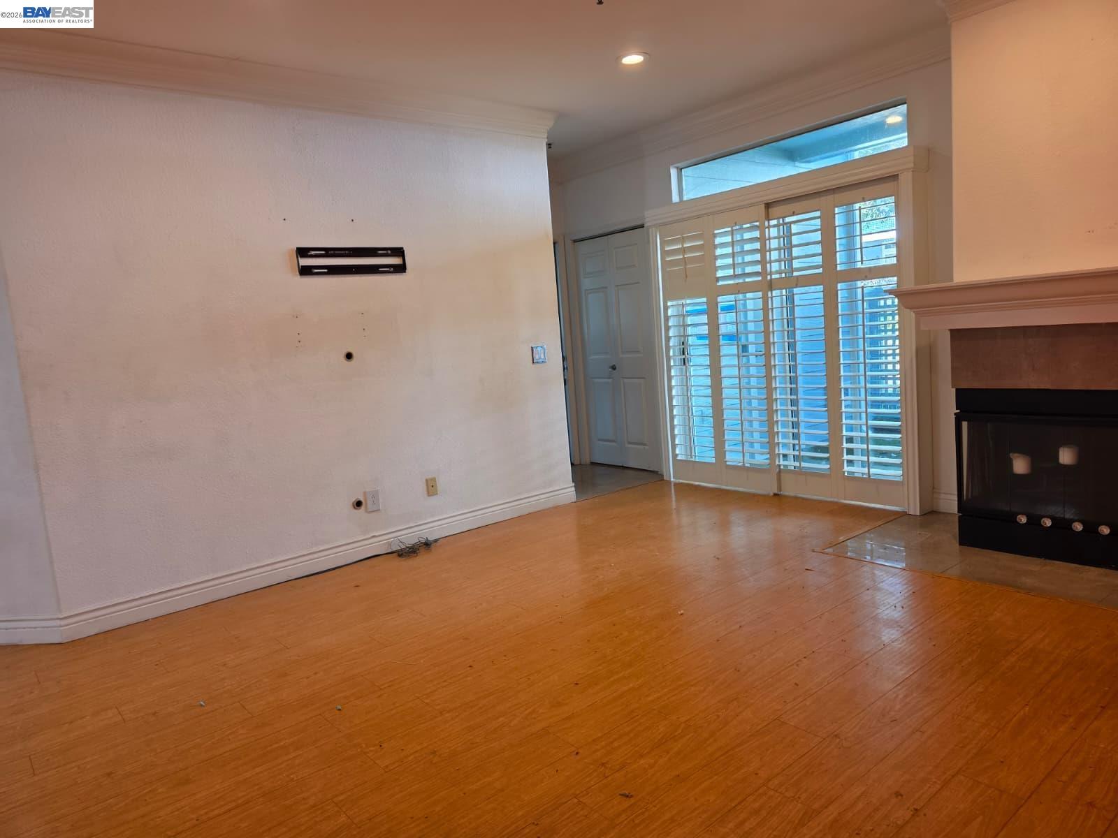 Detail Gallery Image 5 of 21 For 303 Dursey Dr, Pinole,  CA 94564 - 2 Beds | 2 Baths