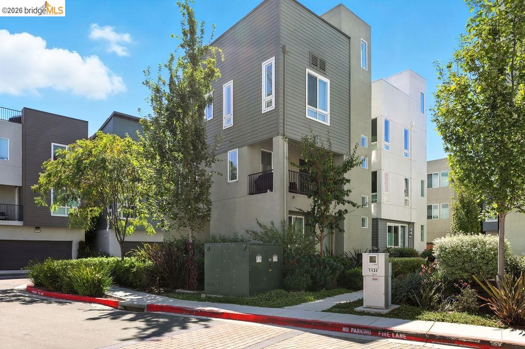 Front Image Thumbnail for EB41121038