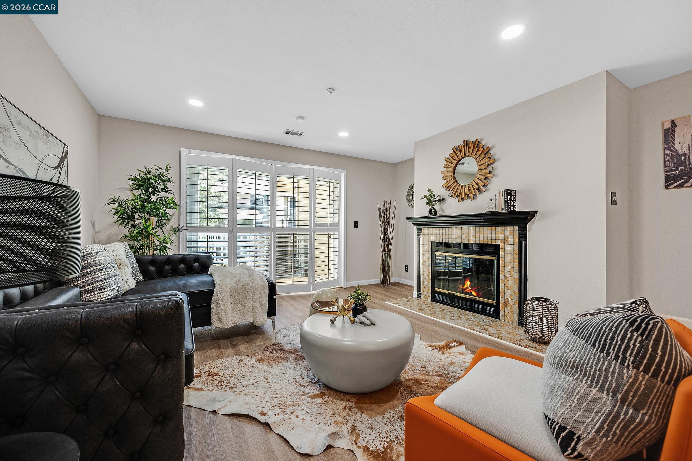 Front Image Thumbnail for CC41121042