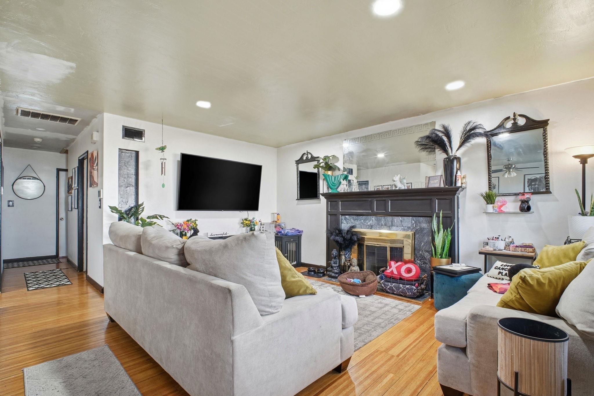 Detail Gallery Image 4 of 25 For 127 Hampton Rd, Hayward,  CA 94541 - 3 Beds | 2 Baths