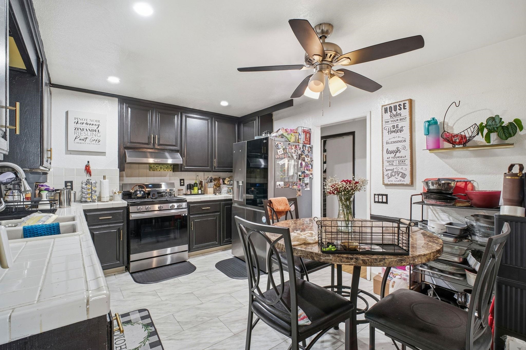 Detail Gallery Image 8 of 25 For 127 Hampton Rd, Hayward,  CA 94541 - 3 Beds | 2 Baths