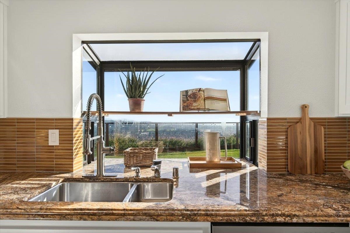 Detail Gallery Image 20 of 60 For 4308 View Crest Ct, Oakland,  CA 94619 - 4 Beds | 2/1 Baths