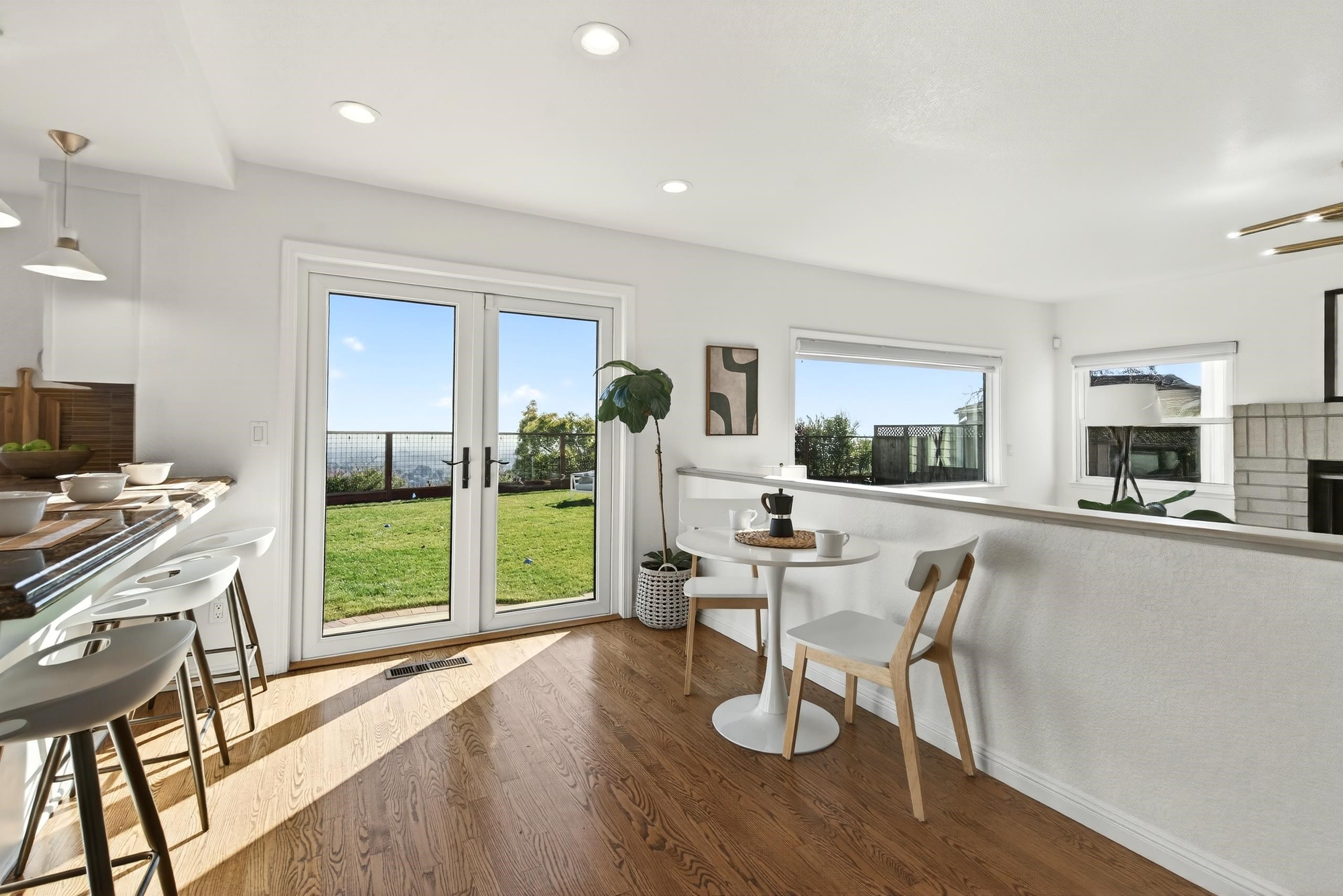 Detail Gallery Image 21 of 60 For 4308 View Crest Ct, Oakland,  CA 94619 - 4 Beds | 2/1 Baths