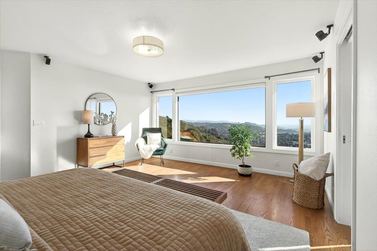 Detail Gallery Image 30 of 60 For 4308 View Crest Ct, Oakland,  CA 94619 - 4 Beds | 2/1 Baths