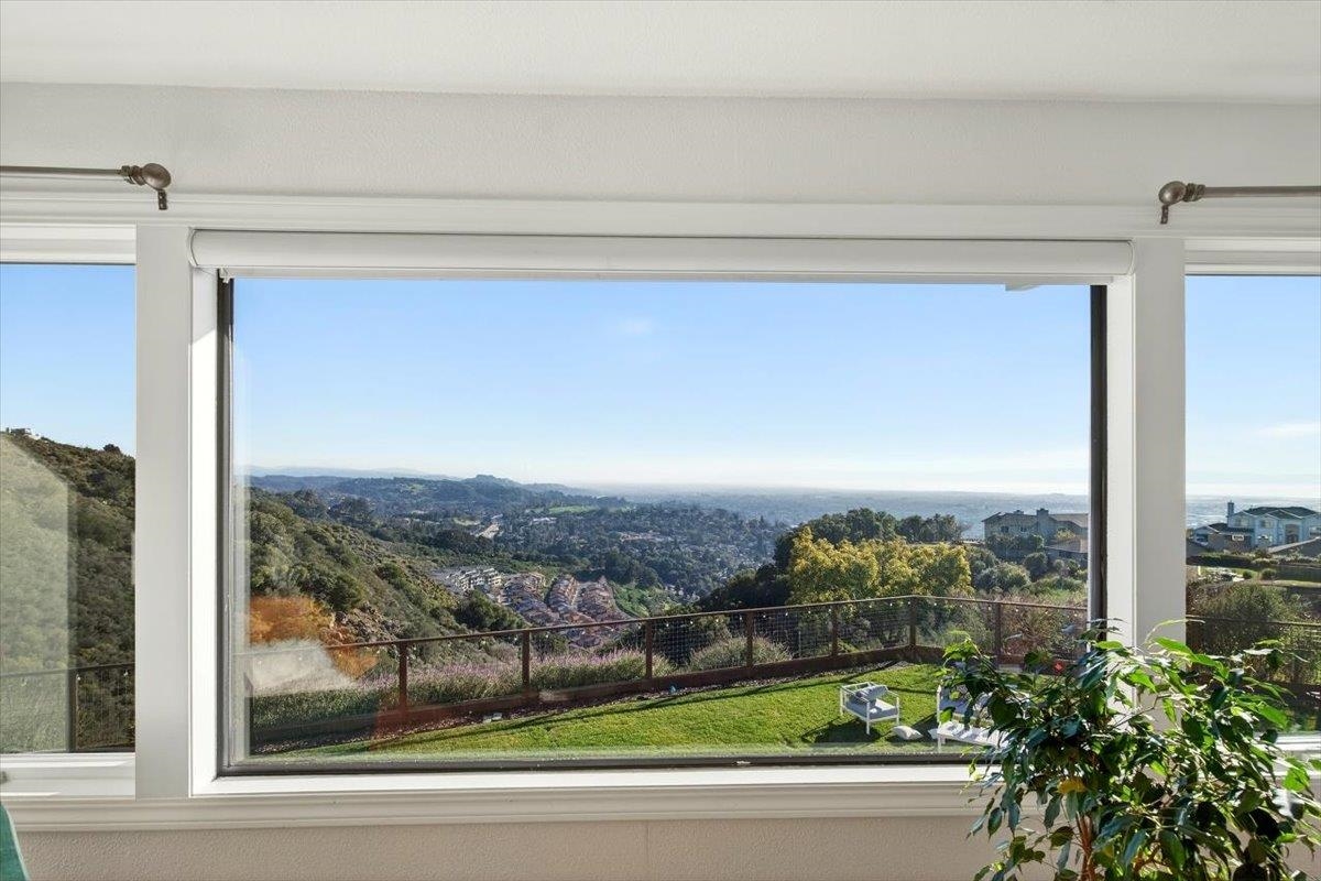 Detail Gallery Image 4 of 60 For 4308 View Crest Ct, Oakland,  CA 94619 - 4 Beds | 2/1 Baths