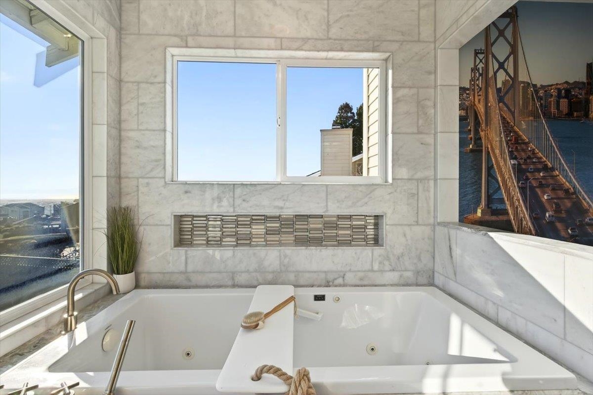 Detail Gallery Image 31 of 60 For 4308 View Crest Ct, Oakland,  CA 94619 - 4 Beds | 2/1 Baths