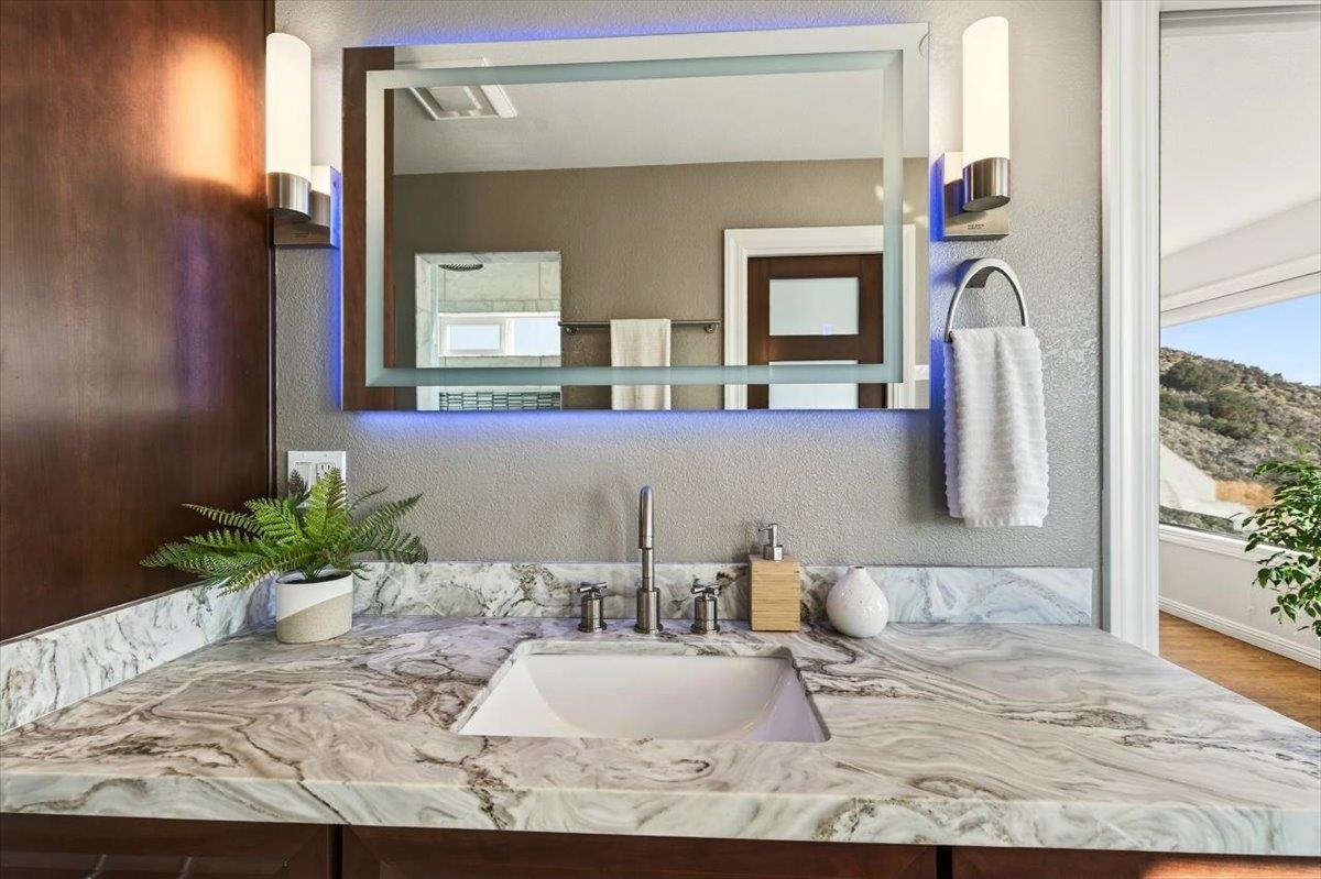 Detail Gallery Image 34 of 60 For 4308 View Crest Ct, Oakland,  CA 94619 - 4 Beds | 2/1 Baths