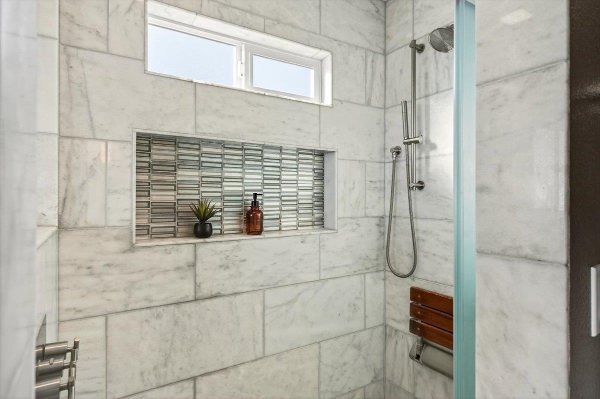 Detail Gallery Image 35 of 60 For 4308 View Crest Ct, Oakland,  CA 94619 - 4 Beds | 2/1 Baths