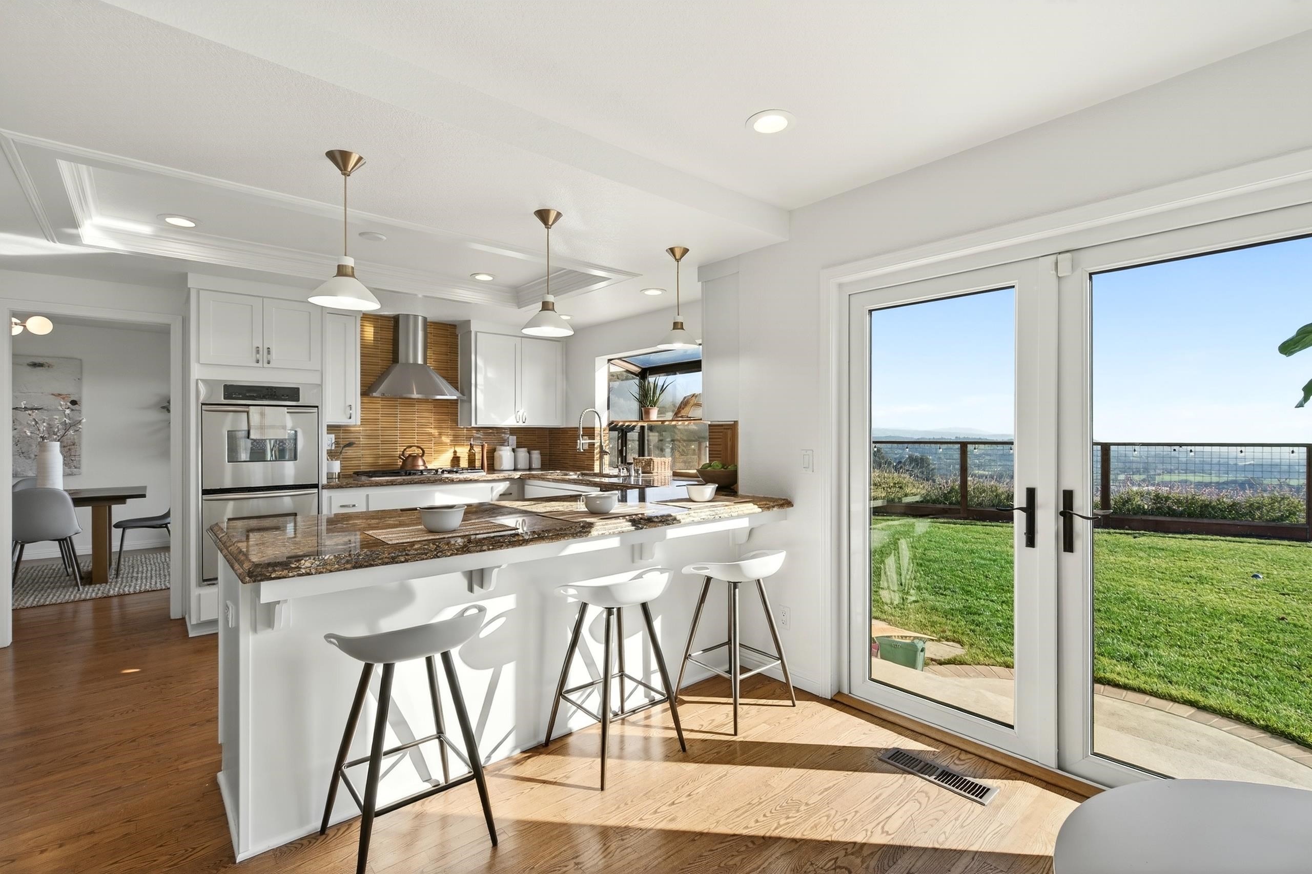 Detail Gallery Image 5 of 60 For 4308 View Crest Ct, Oakland,  CA 94619 - 4 Beds | 2/1 Baths