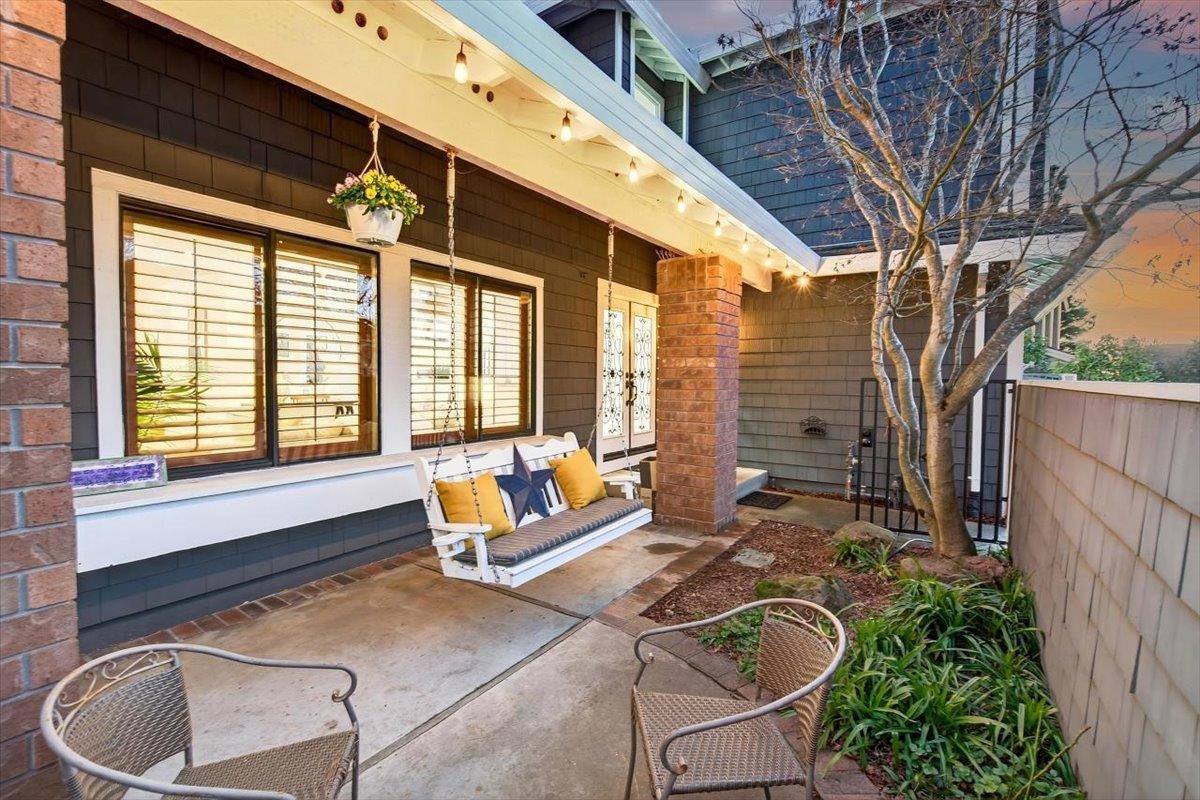 Detail Gallery Image 8 of 60 For 4308 View Crest Ct, Oakland,  CA 94619 - 4 Beds | 2/1 Baths