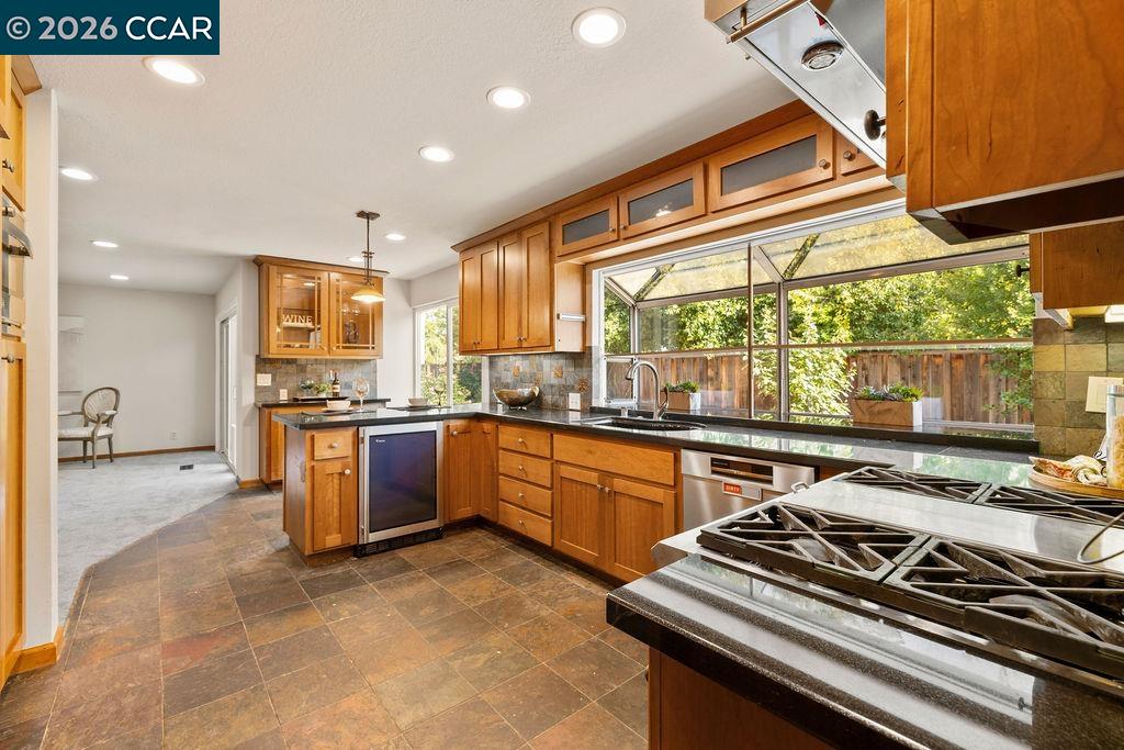 Detail Gallery Image 19 of 59 For 210 Duxbury Ct, San Ramon,  CA 94583 - 5 Beds | 3 Baths