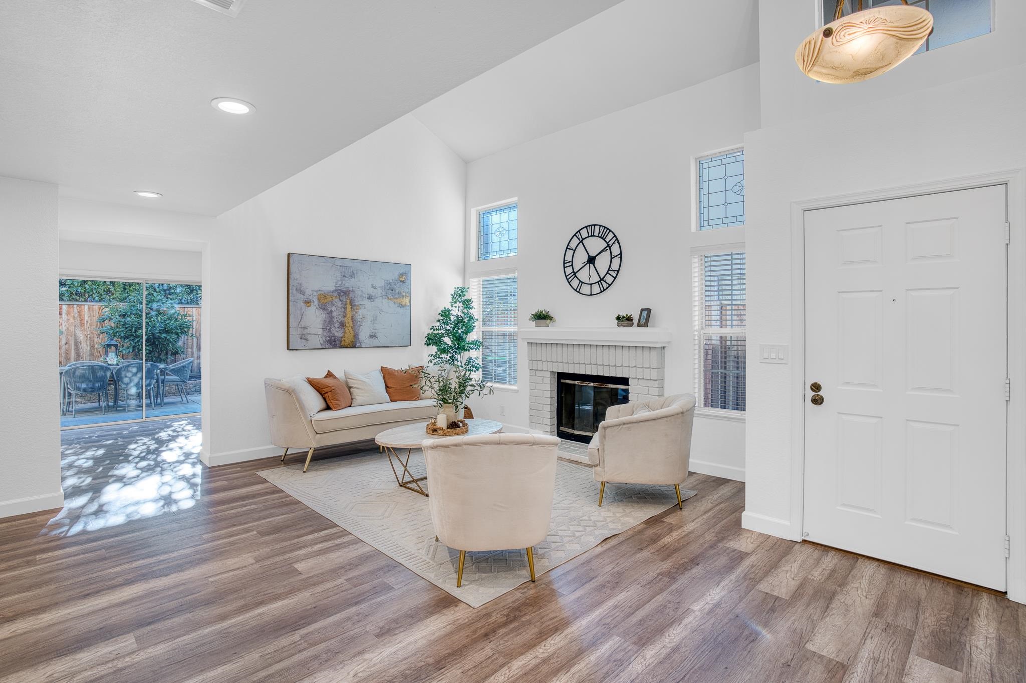 Detail Gallery Image 3 of 41 For 1681 Holly Cir, Pleasanton,  CA 94566 - 4 Beds | 3 Baths