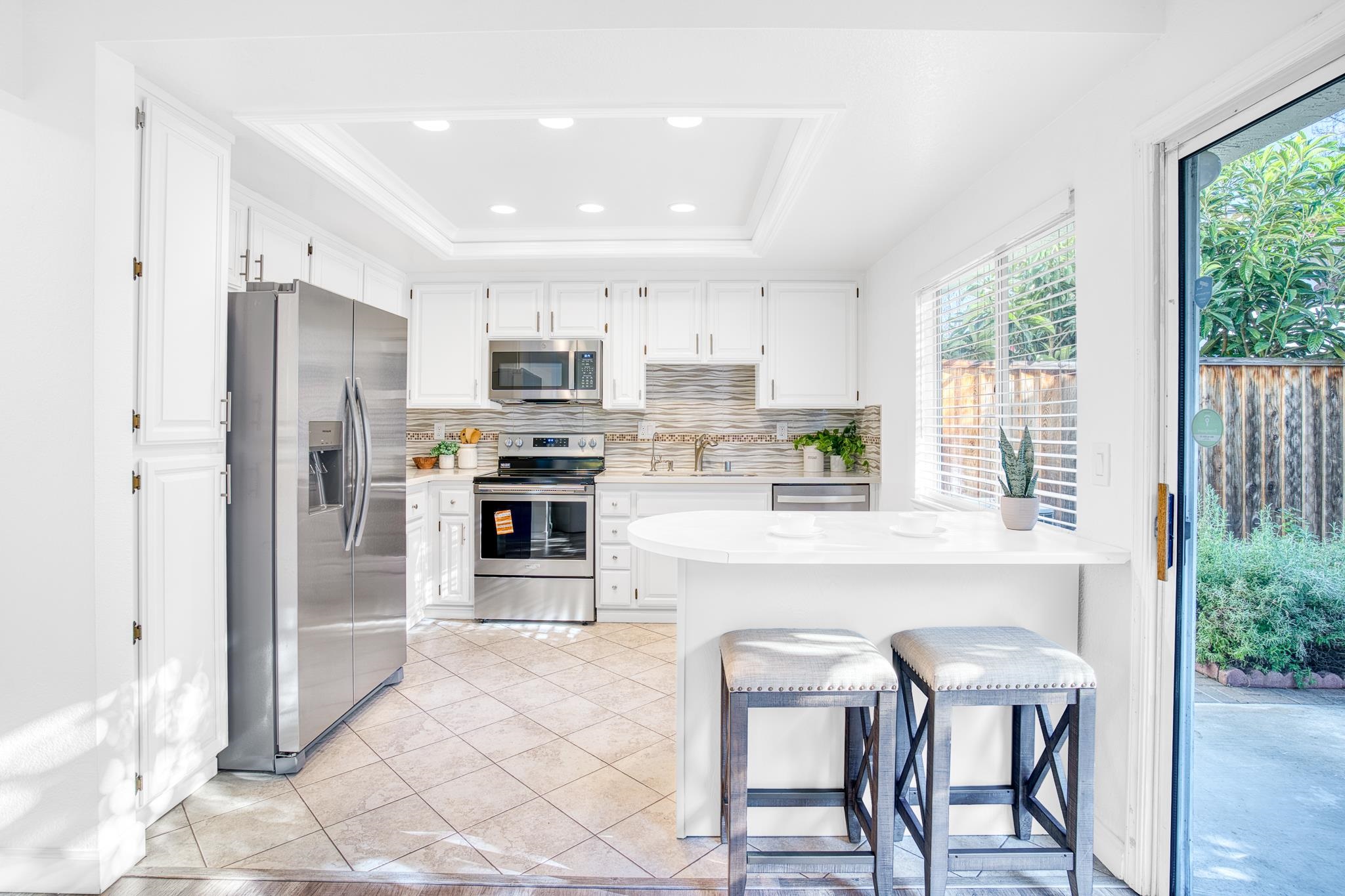 Detail Gallery Image 8 of 41 For 1681 Holly Cir, Pleasanton,  CA 94566 - 4 Beds | 3 Baths