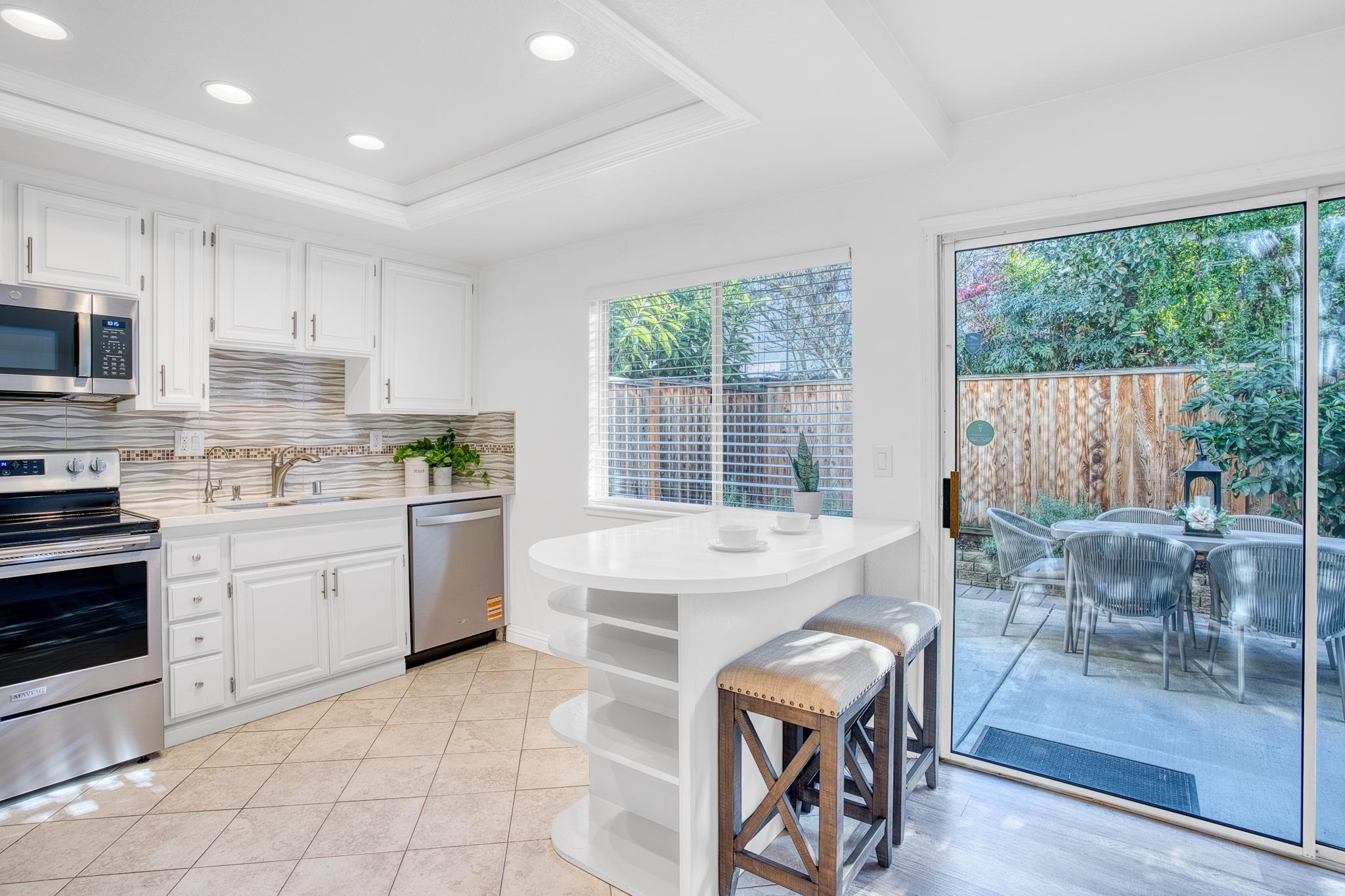 Detail Gallery Image 9 of 41 For 1681 Holly Cir, Pleasanton,  CA 94566 - 4 Beds | 3 Baths