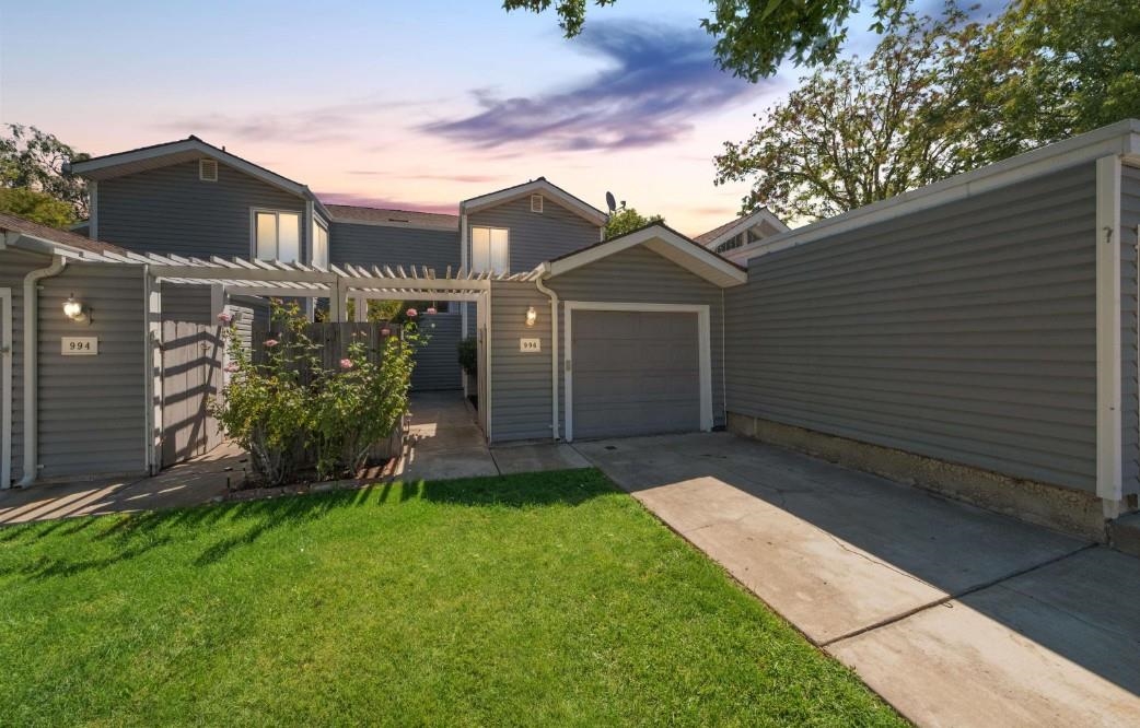 Front Image Thumbnail for EB41121073