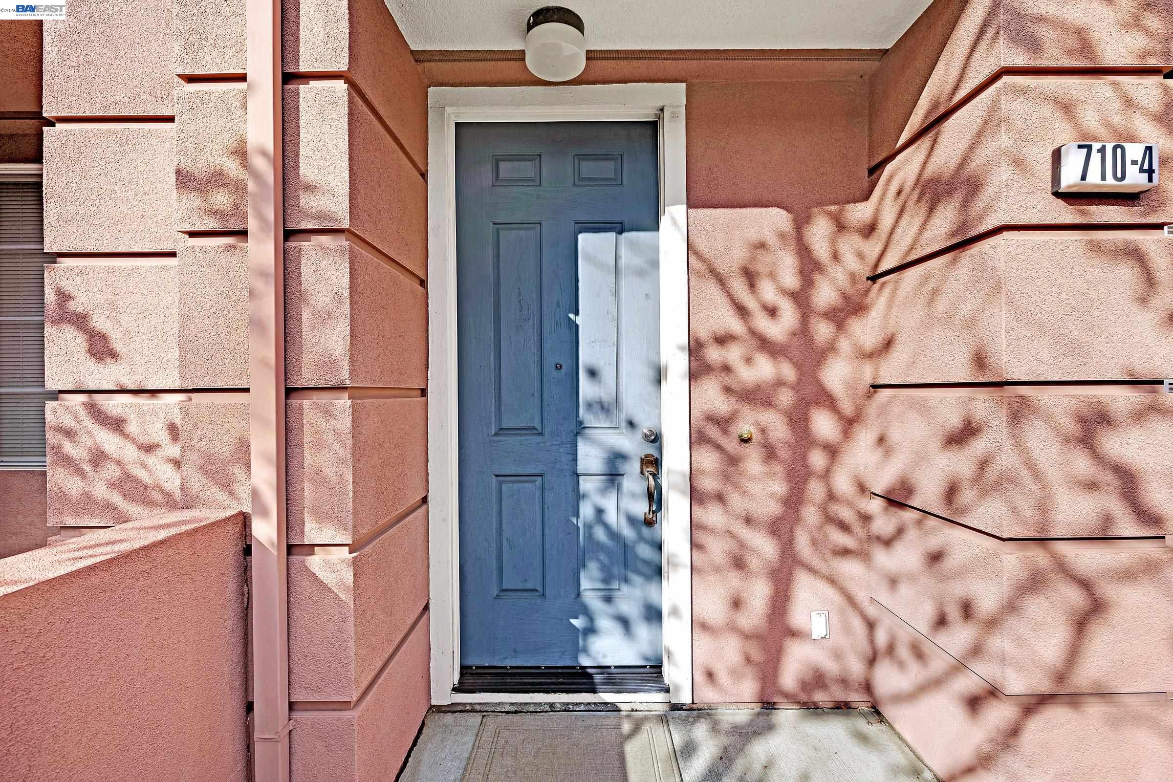 Front Image Thumbnail for BE41121076