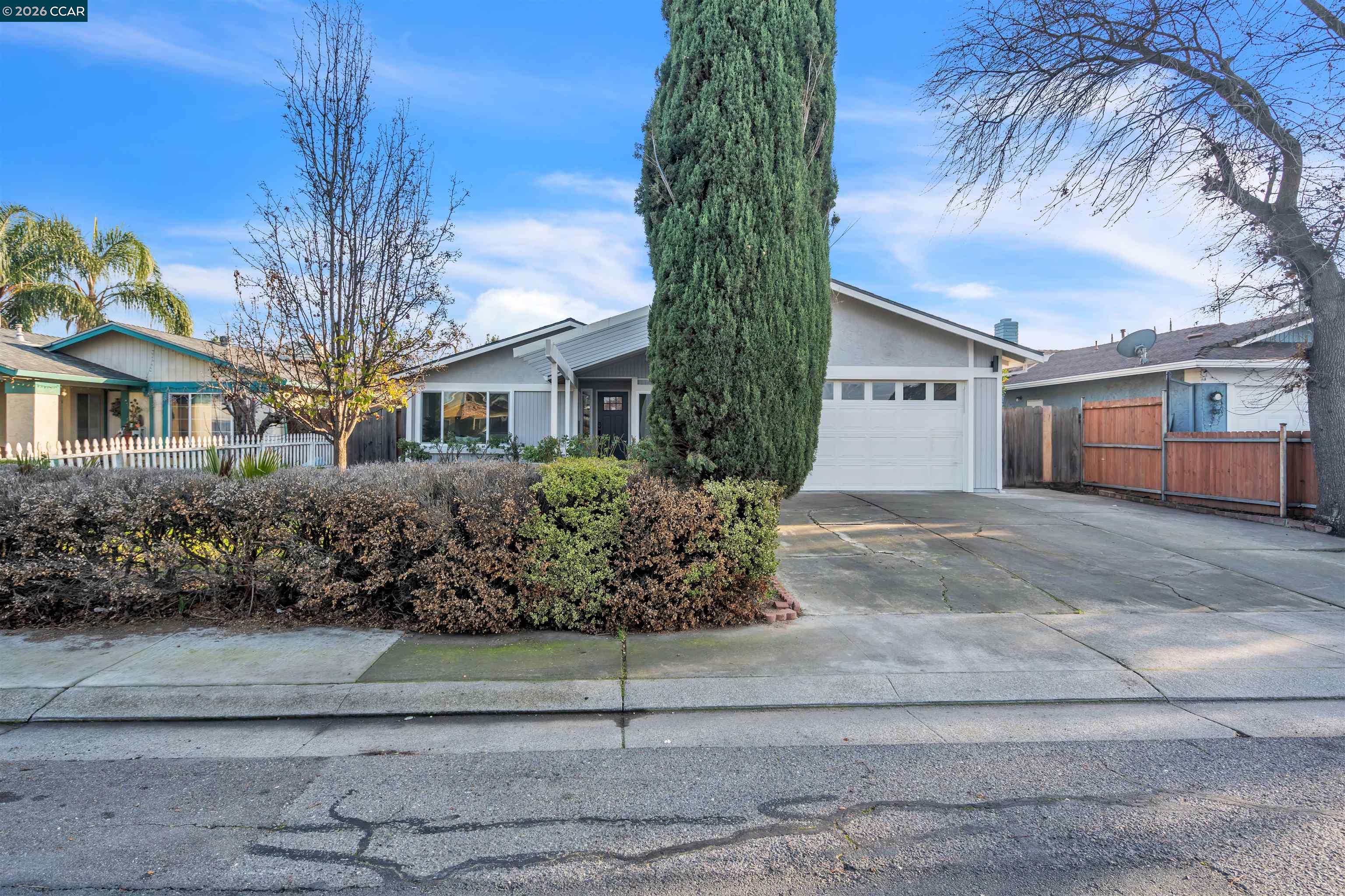 Front Image Thumbnail for CC41121078