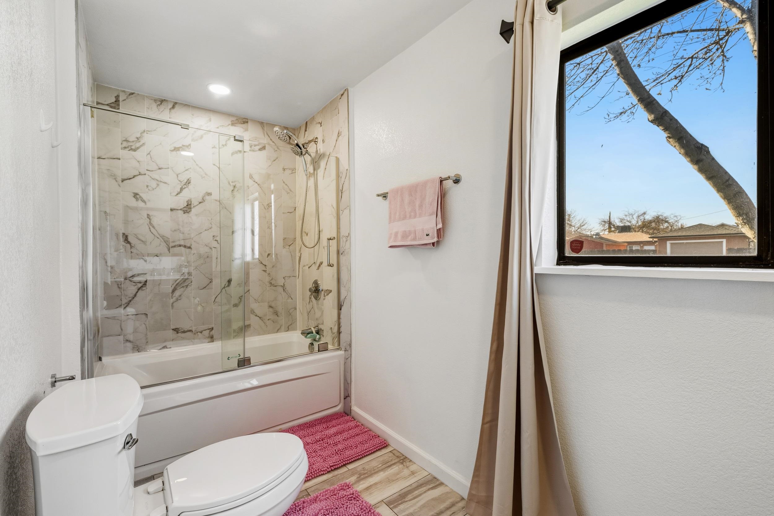 Detail Gallery Image 14 of 29 For 1704 East St, Tracy,  CA 95376 - 3 Beds | 2 Baths