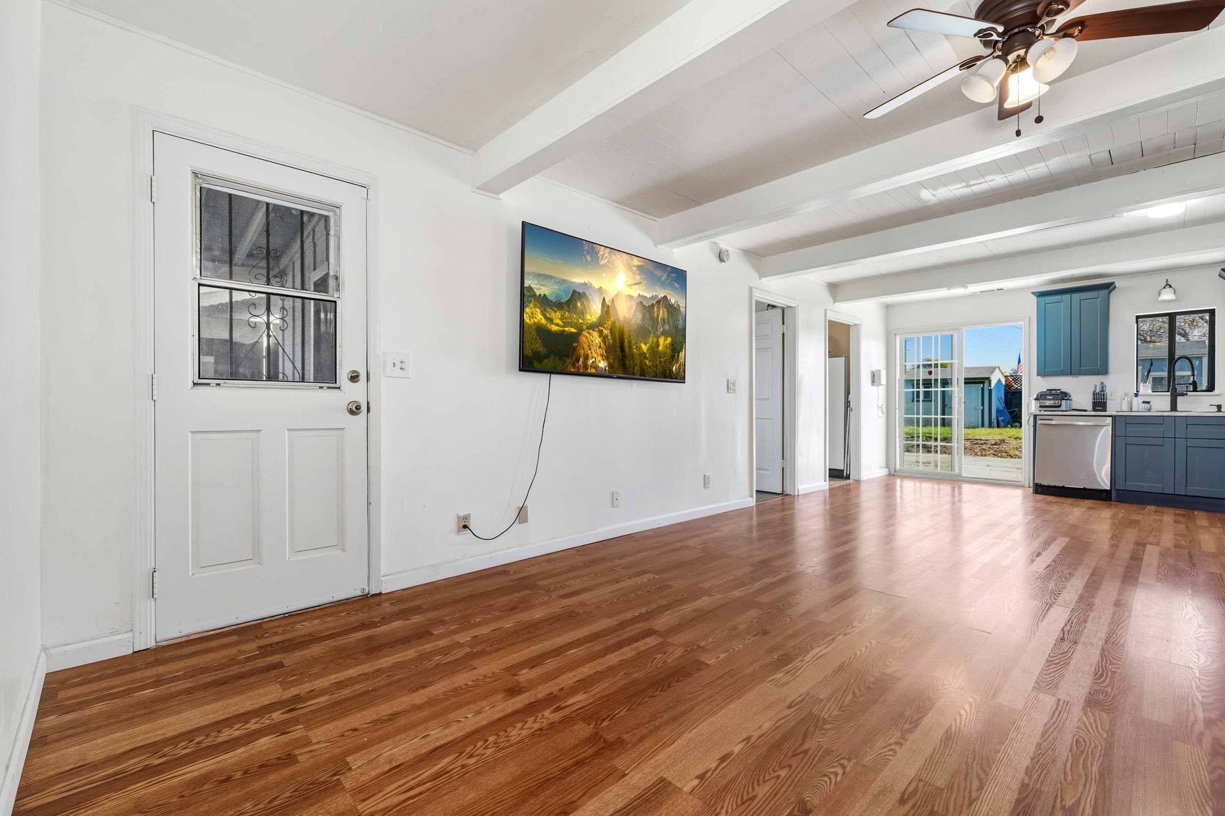 Detail Gallery Image 8 of 29 For 1704 East St, Tracy,  CA 95376 - 3 Beds | 2 Baths