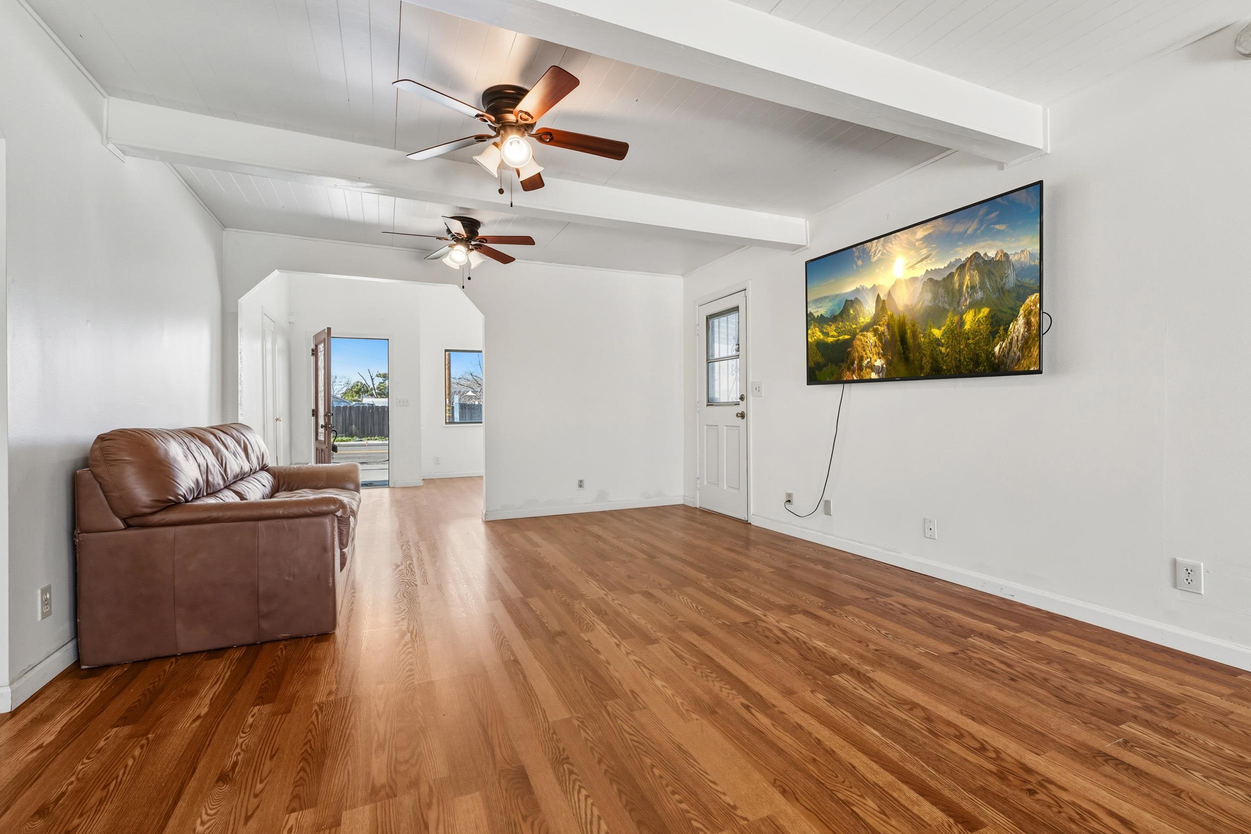 Detail Gallery Image 10 of 29 For 1704 East St, Tracy,  CA 95376 - 3 Beds | 2 Baths