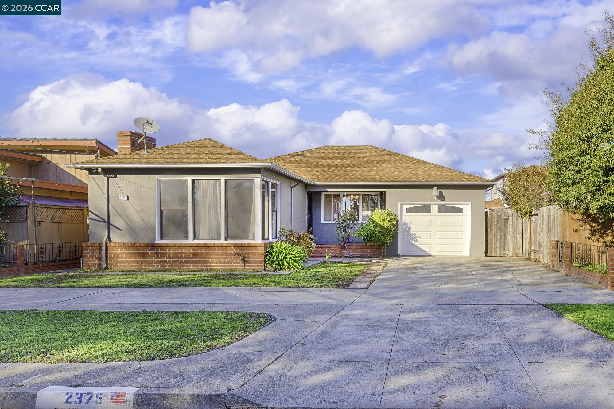 Front Image Thumbnail for CC41121089