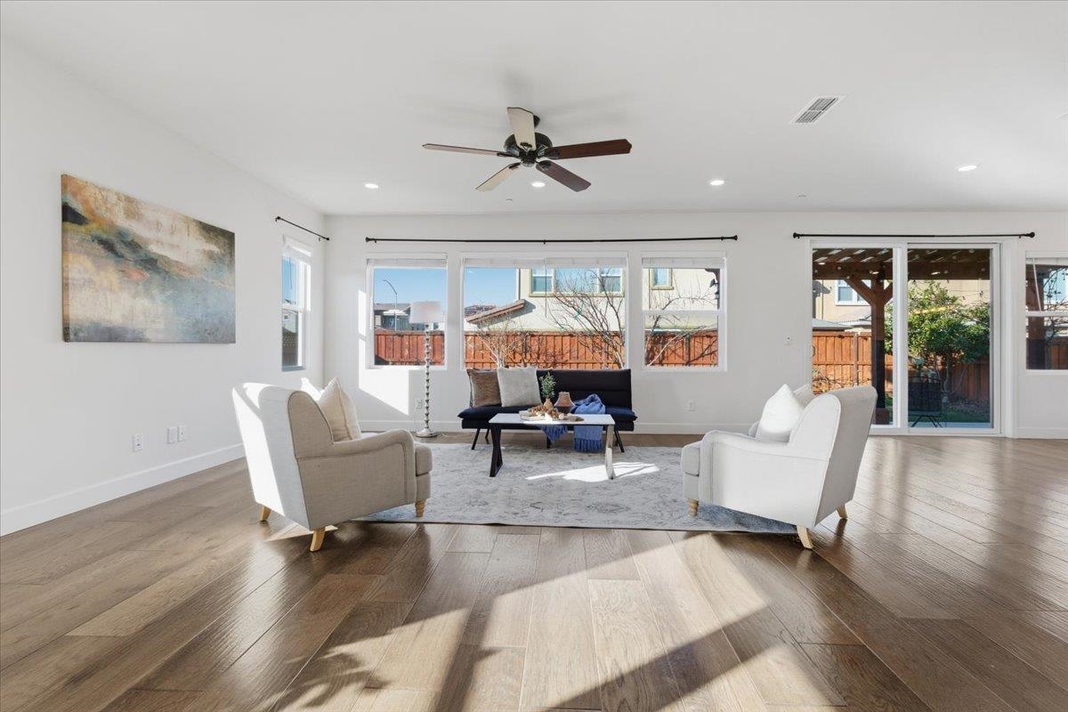 Detail Gallery Image 5 of 34 For 2481 Azalea Ave, Tracy,  CA 95376 - 4 Beds | 3 Baths