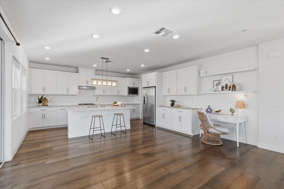 Detail Gallery Image 8 of 34 For 2481 Azalea Ave, Tracy,  CA 95376 - 4 Beds | 3 Baths