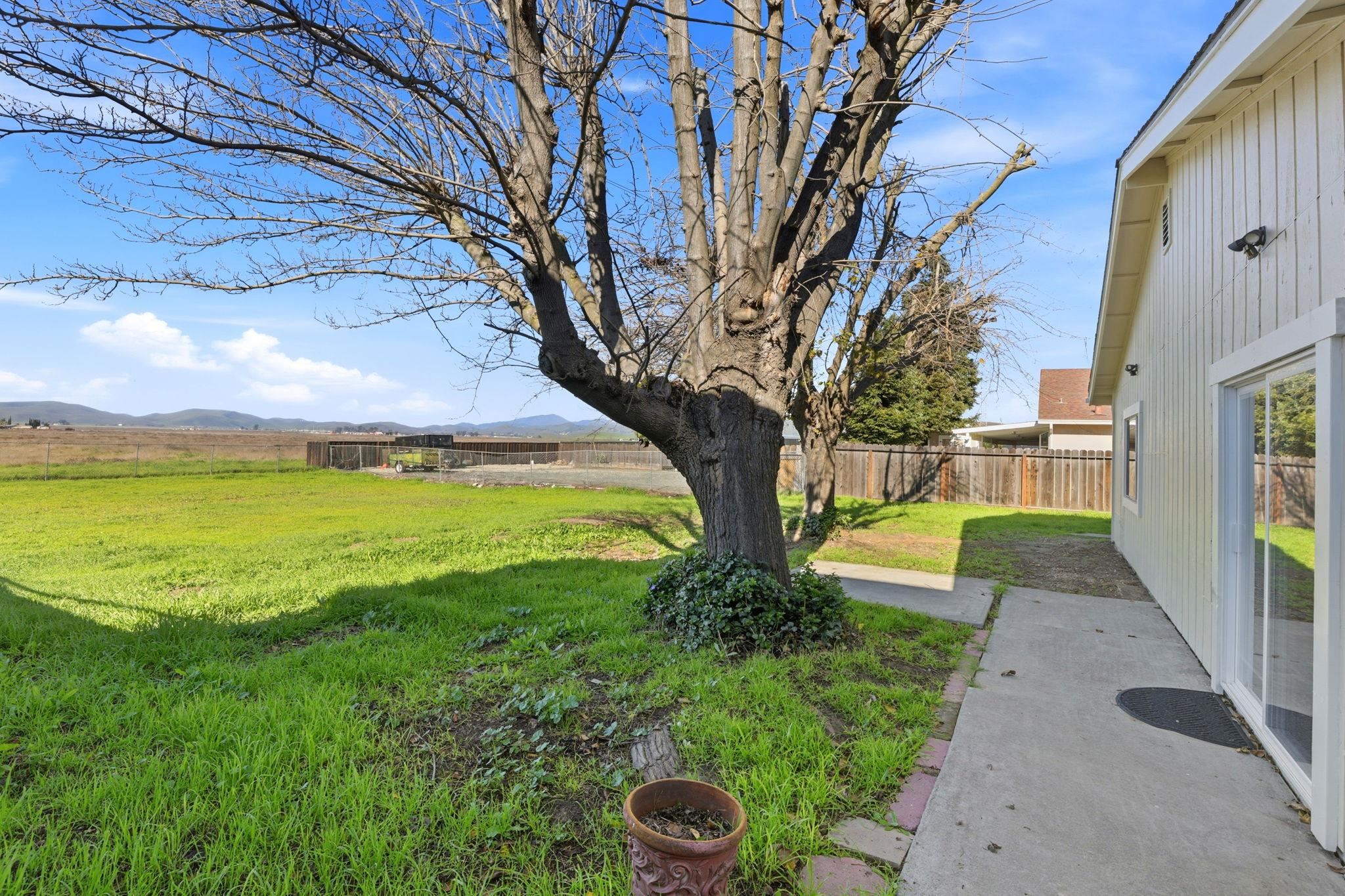 Detail Gallery Image 4 of 31 For 2060 Broadmoor St, Livermore,  CA 94551 - 3 Beds | 2 Baths