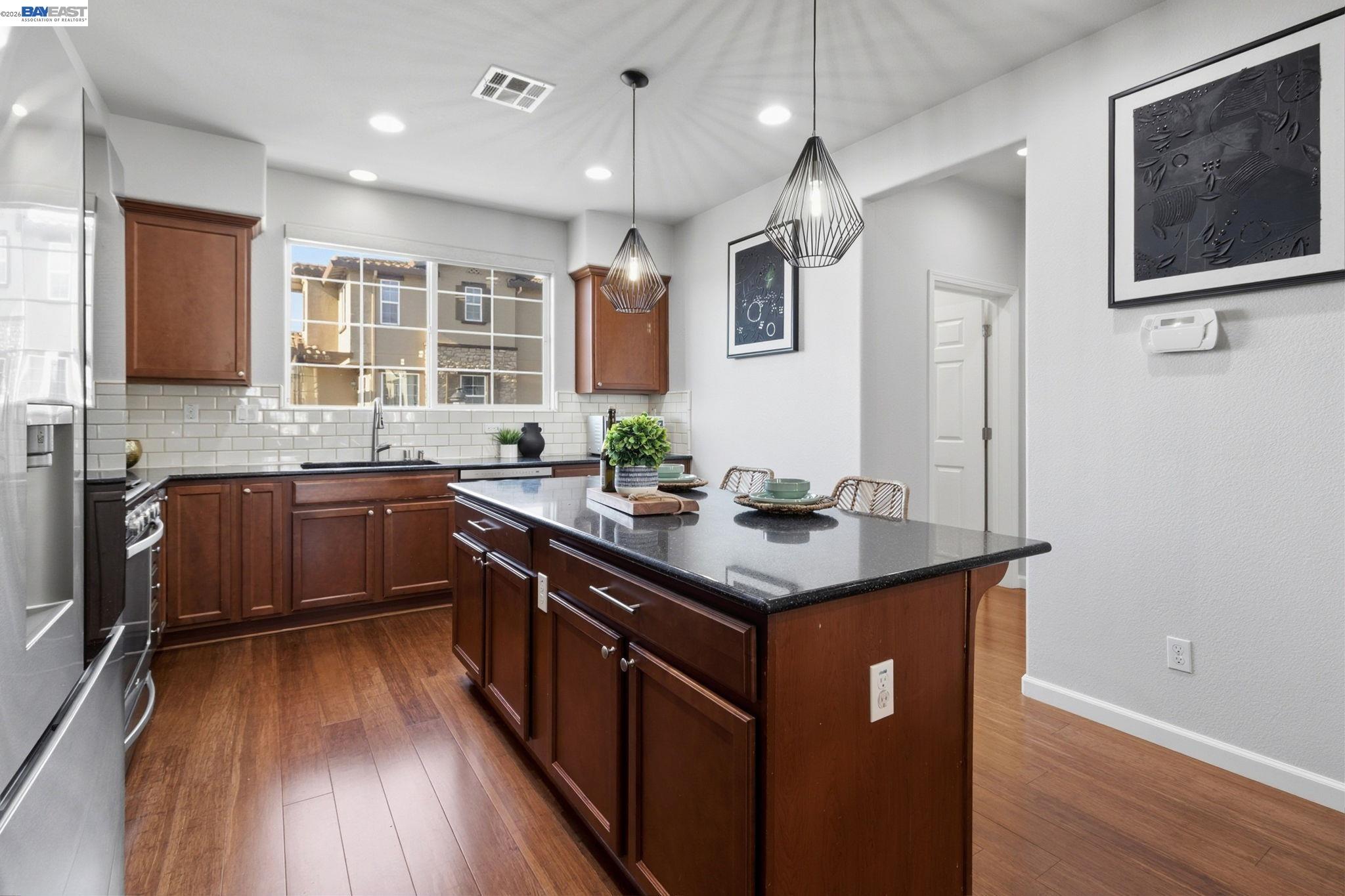 Detail Gallery Image 11 of 57 For 5811 via Lugano, Fremont,  CA 94555 - 3 Beds | 3/1 Baths