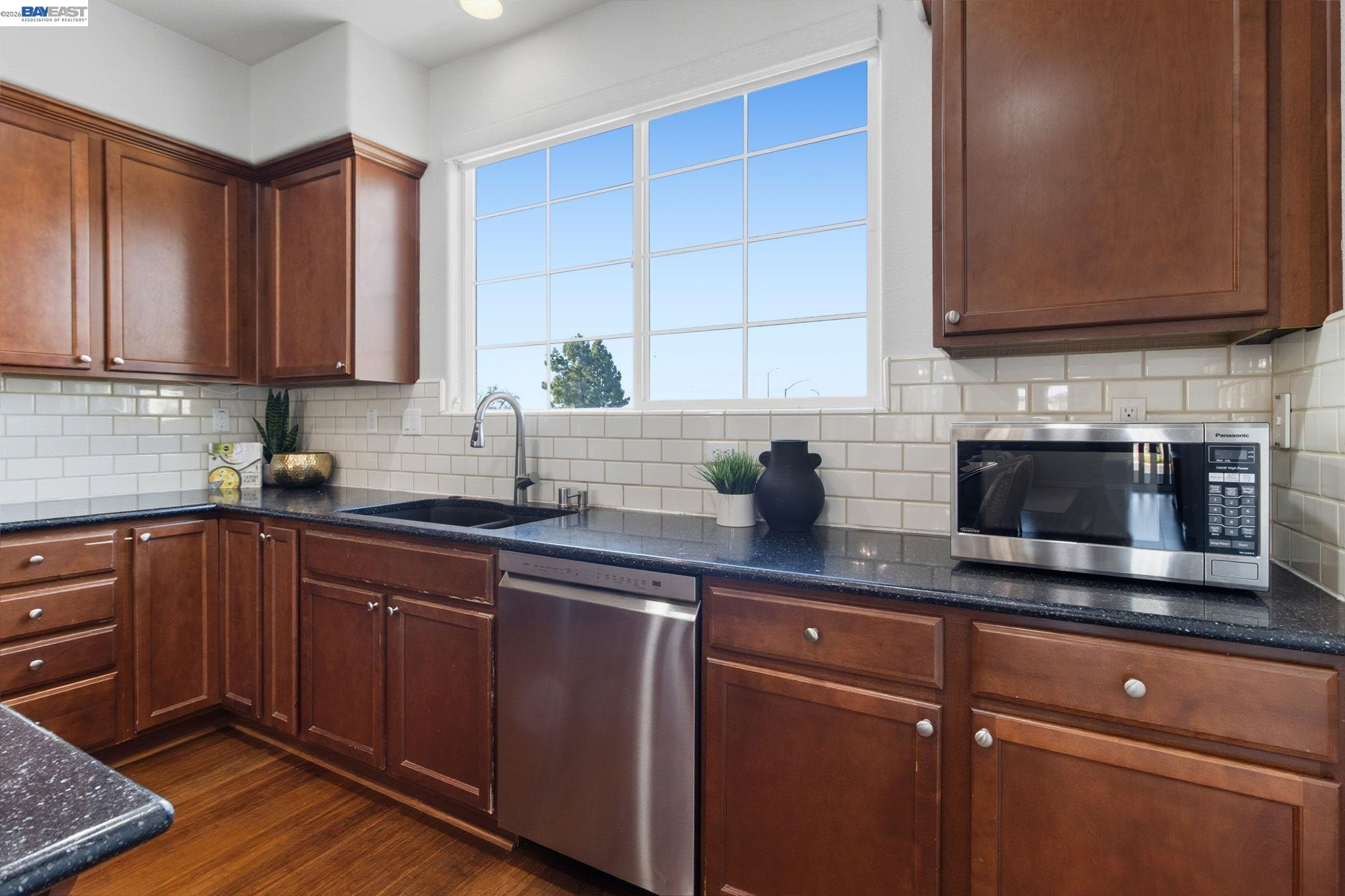 Detail Gallery Image 12 of 57 For 5811 via Lugano, Fremont,  CA 94555 - 3 Beds | 3/1 Baths