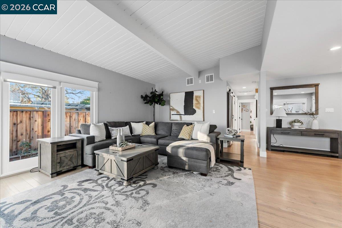 Front Image Thumbnail for CC41121133