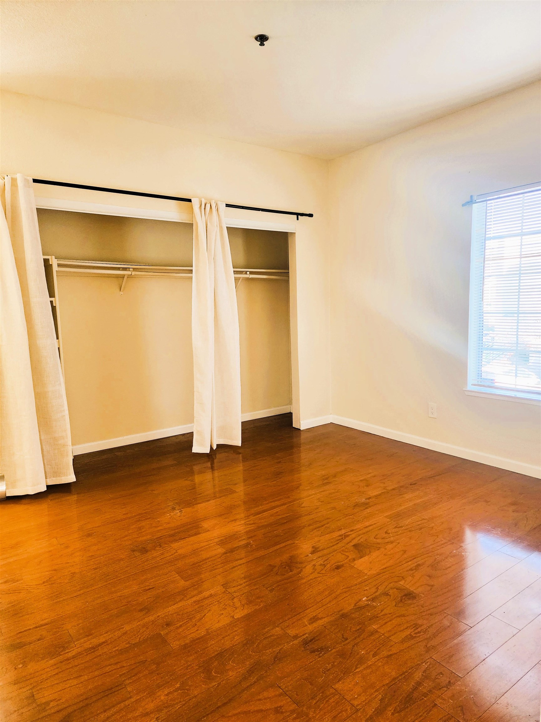 Detail Gallery Image 15 of 26 For 1410 Thrush Ave #3,  –,  CA 94578 - 2 Beds | 2 Baths