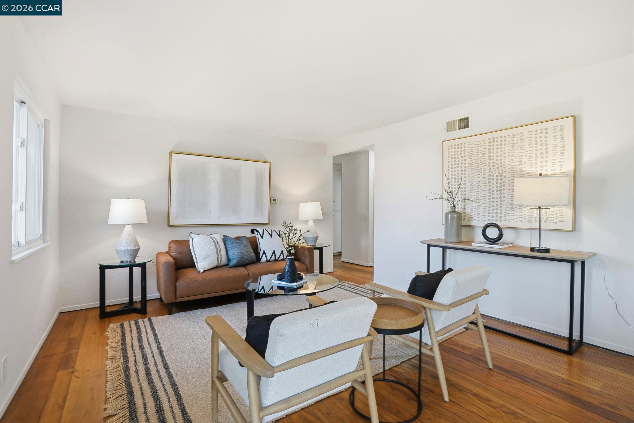 Front Image Thumbnail for CC41121138