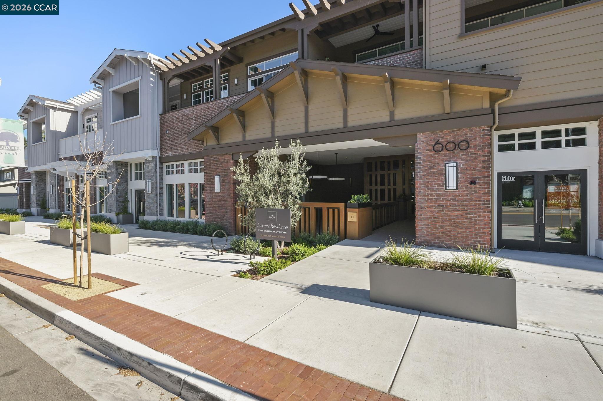 Front Image Thumbnail for CC41121154