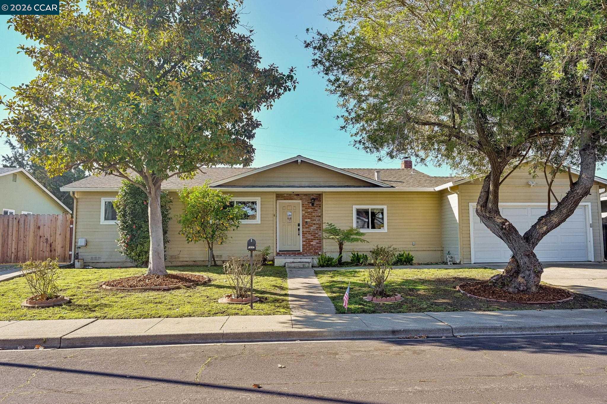 Front Image Thumbnail for CC41121166