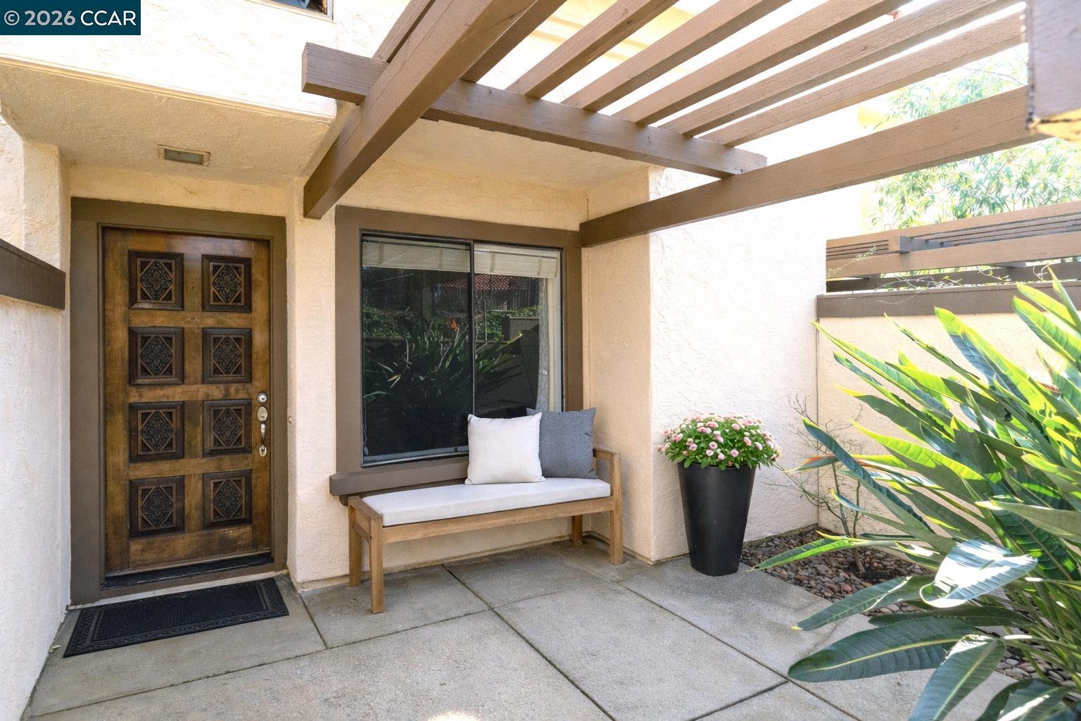 Detail Gallery Image 2 of 19 For 564 Pimlico Ct, Walnut Creek,  CA 94597 - 2 Beds | 2/1 Baths