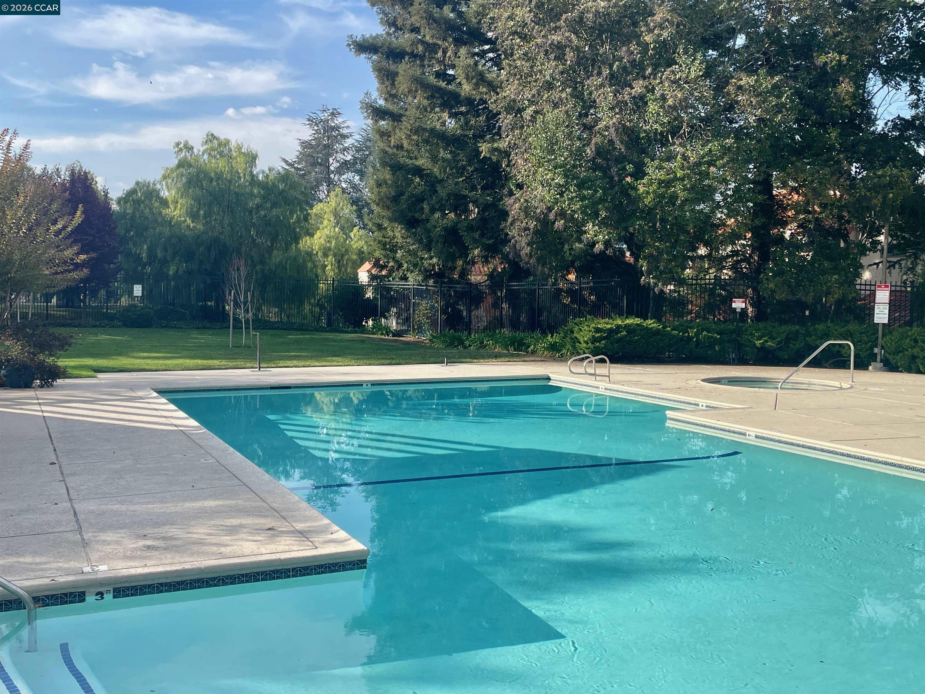 Detail Gallery Image 17 of 19 For 564 Pimlico Ct, Walnut Creek,  CA 94597 - 2 Beds | 2/1 Baths