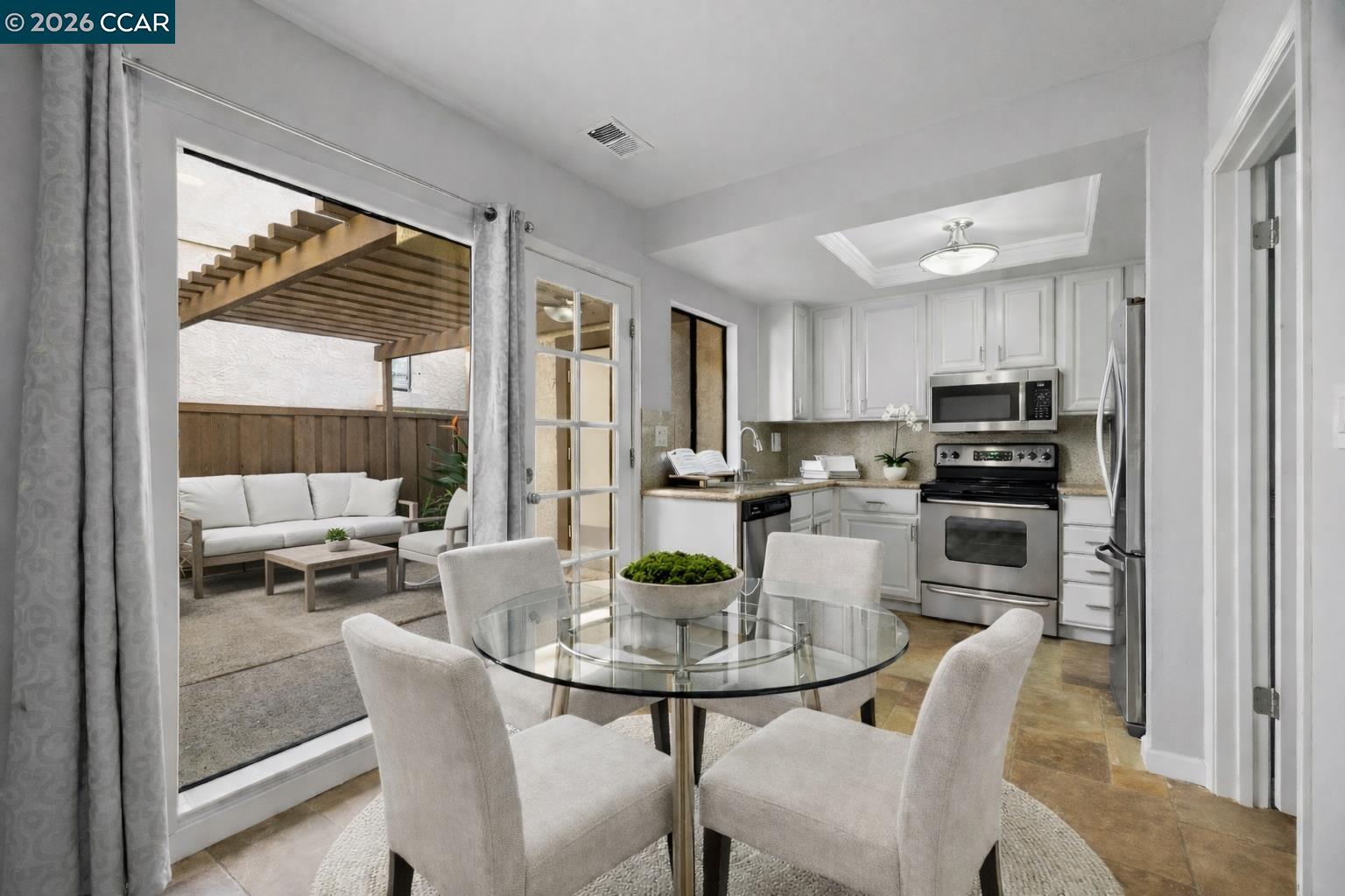 Detail Gallery Image 6 of 19 For 564 Pimlico Ct, Walnut Creek,  CA 94597 - 2 Beds | 2/1 Baths